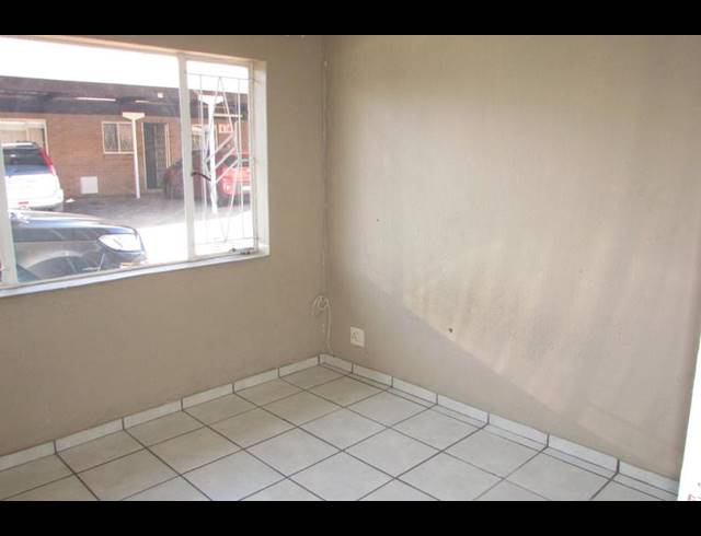 2 BEDROOM TOWNHOUSE FOR SALE IN WHITE RIVER CENTRAL